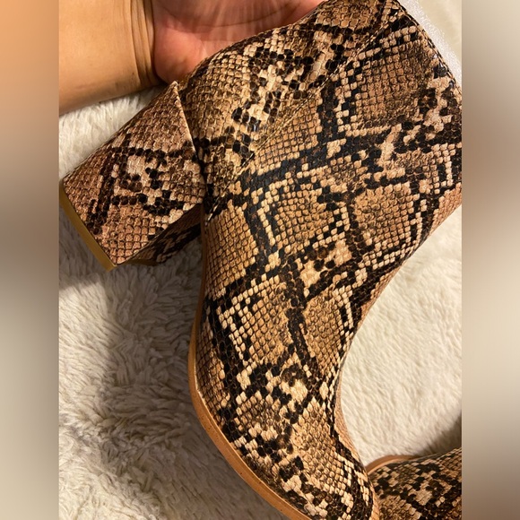*New Steve Madden size 7 Julianne snake print block booties animal print booties - Picture 5 of 9